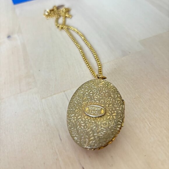 Lovely Pearl and Turquoise Locket with Chain signed Miriam Haskell - Picture 8 of 8